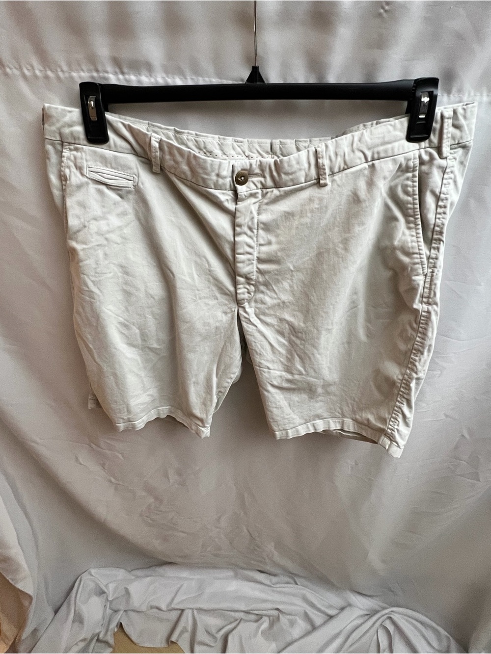 Neiman Marcus Bone Cotton Stretch Chino Shorts Size 42
